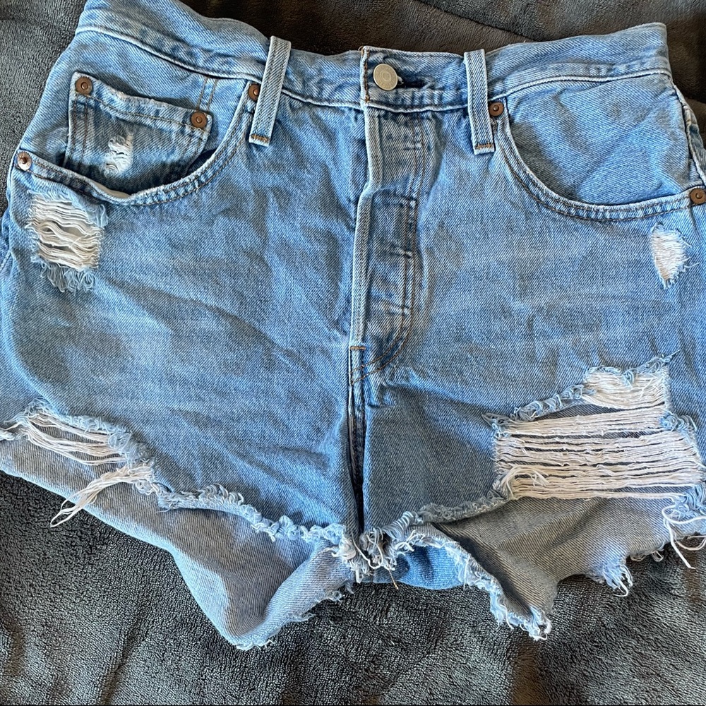 Levi denim shorts!!